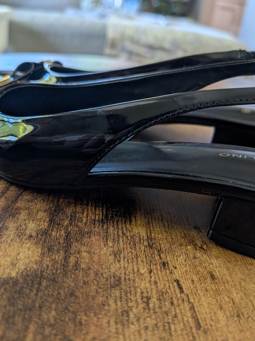 New Bandolino Black Patent Leather Slingback Low Wedge Heels Bow Accent - Picture 8 of 8